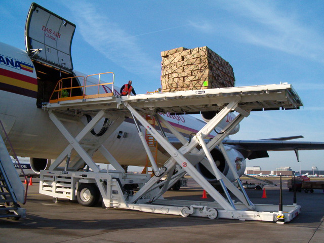 【空港用特殊車両】Aircraft Main Deck Loader(TLD)